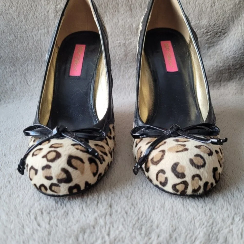 𝅺Betsey Johnson Lien leopard print wedges size 8 - Picture 3 of 10